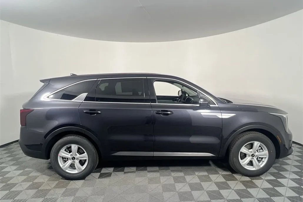 2026 Kia Sorento LX photo 1