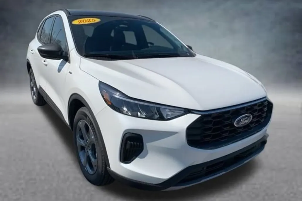 2025 Ford Escape ST-Line photo 1