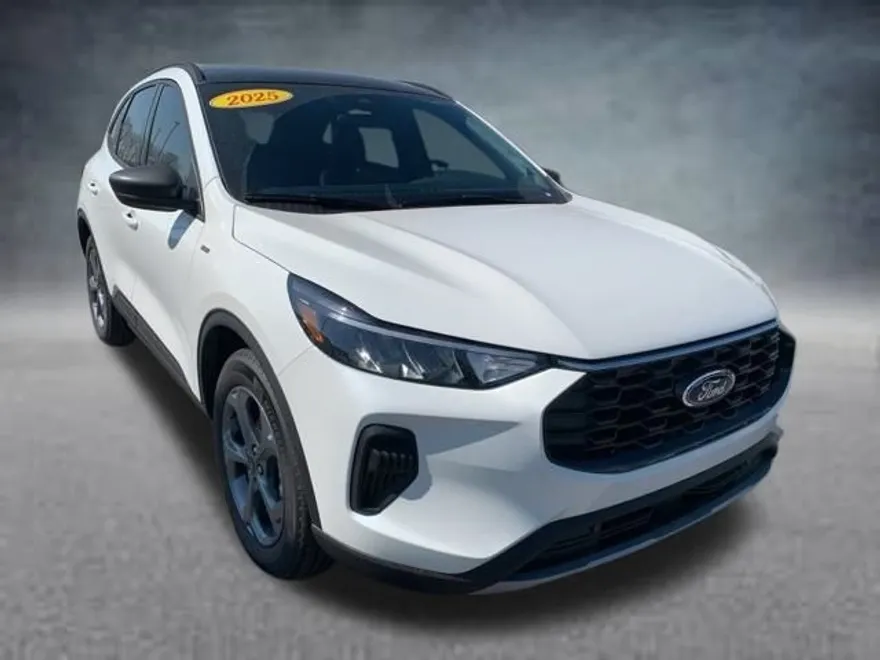 2025 Ford Escape ST-Line photo 1