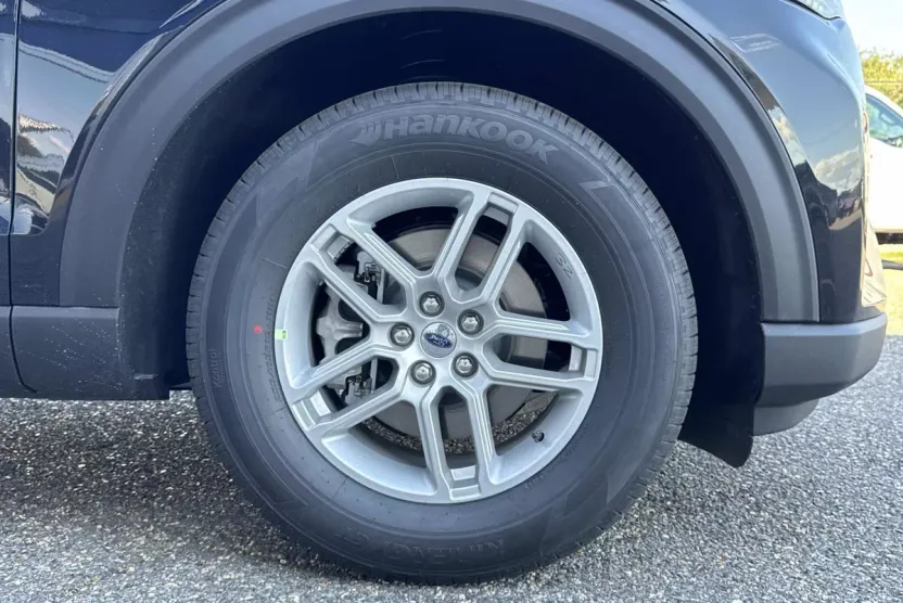 2025 Ford Explorer photo 1
