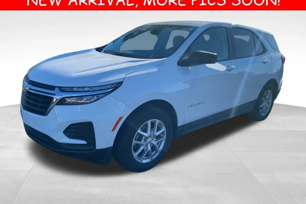 2023 Chevrolet Equinox LS photo 1