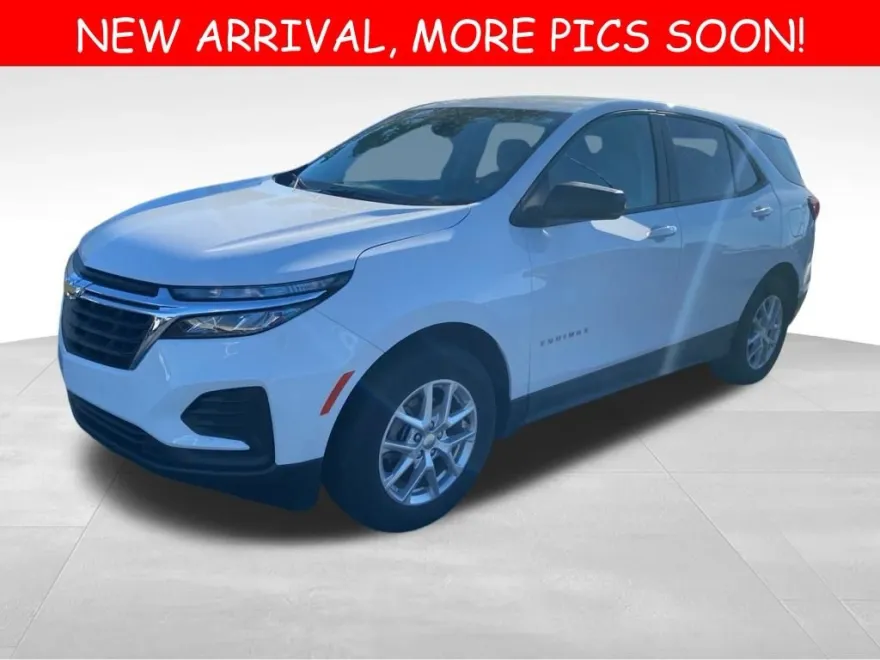 2023 Chevrolet Equinox LS photo 1