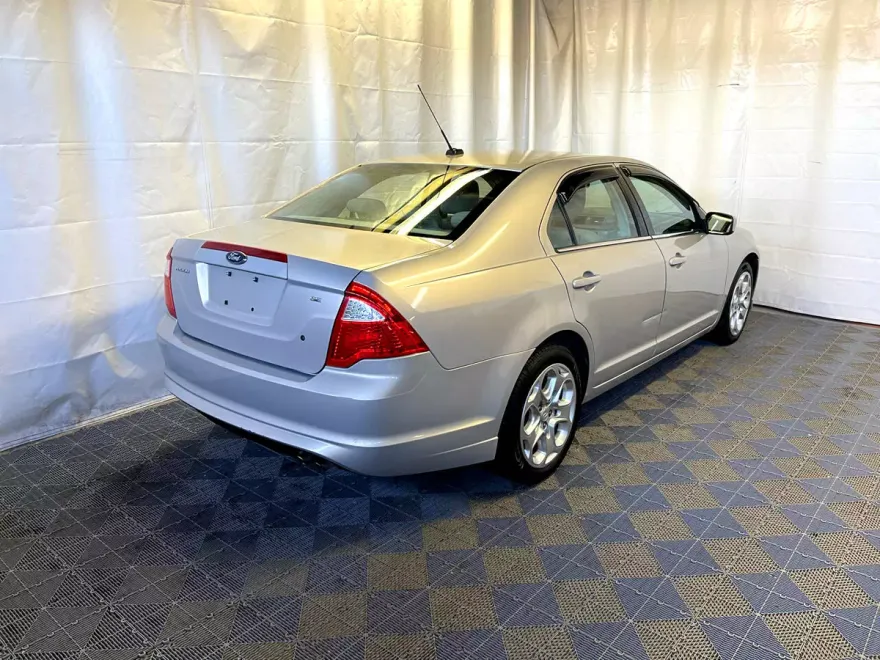 2010 Ford Fusion SE photo 5