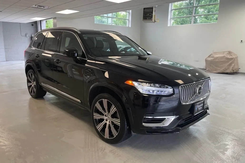 2023 Volvo XC90 Recharge T8 Plus photo 1