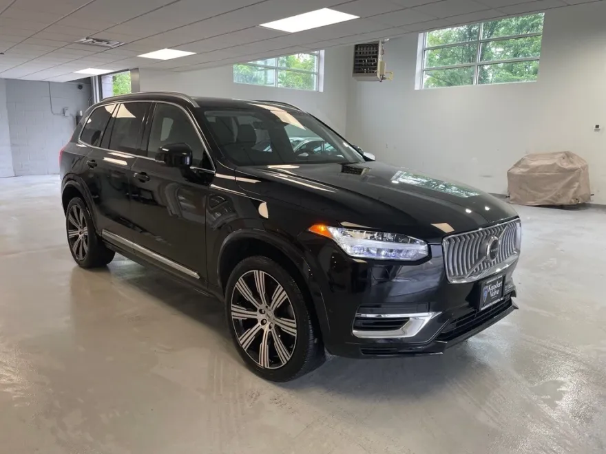 2023 Volvo XC90 Recharge T8 Plus photo 1