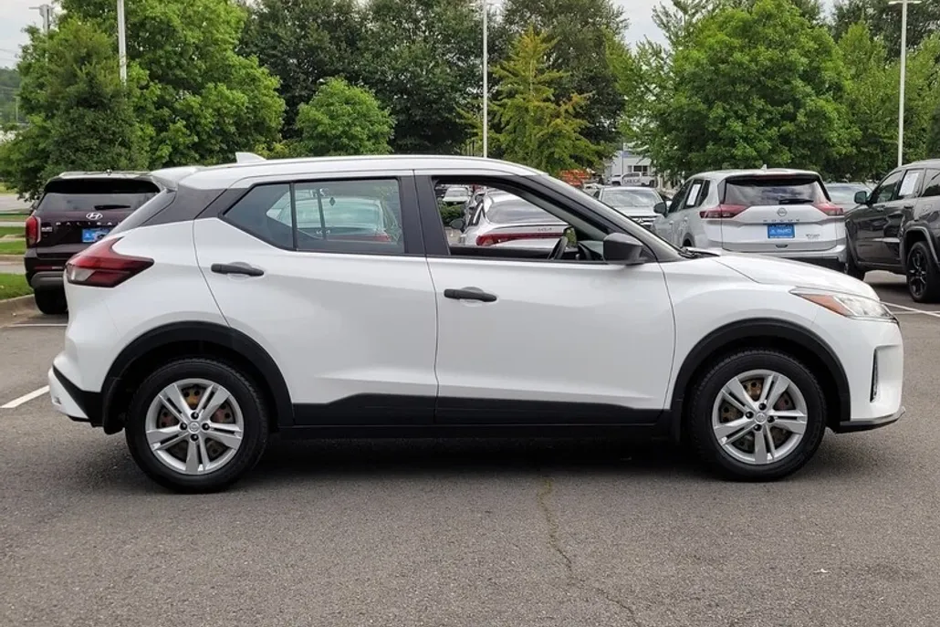2022 Nissan Kicks S photo 1
