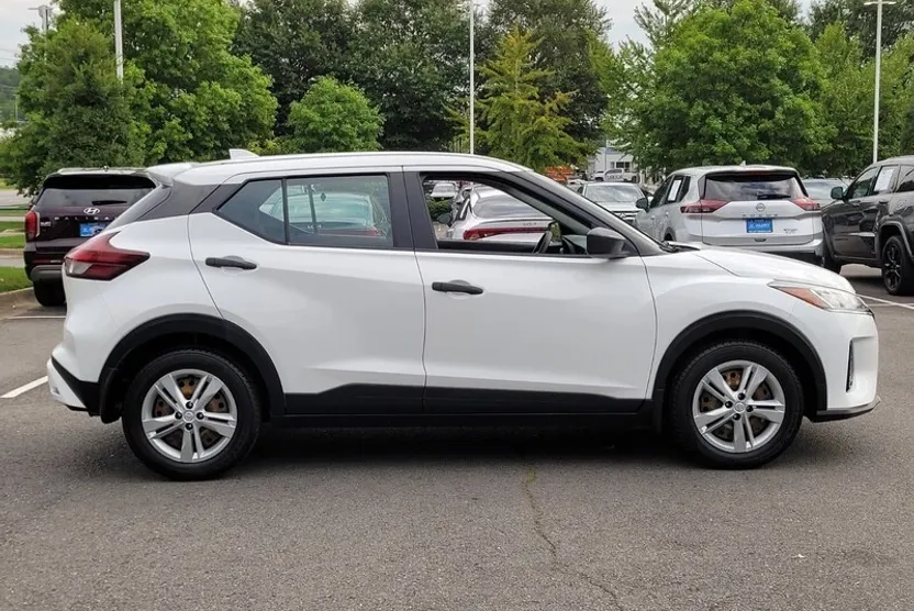 2022 Nissan Kicks S photo 1