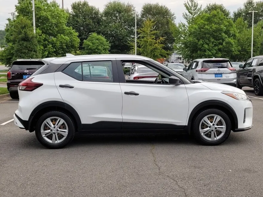 2022 Nissan Kicks S photo 1