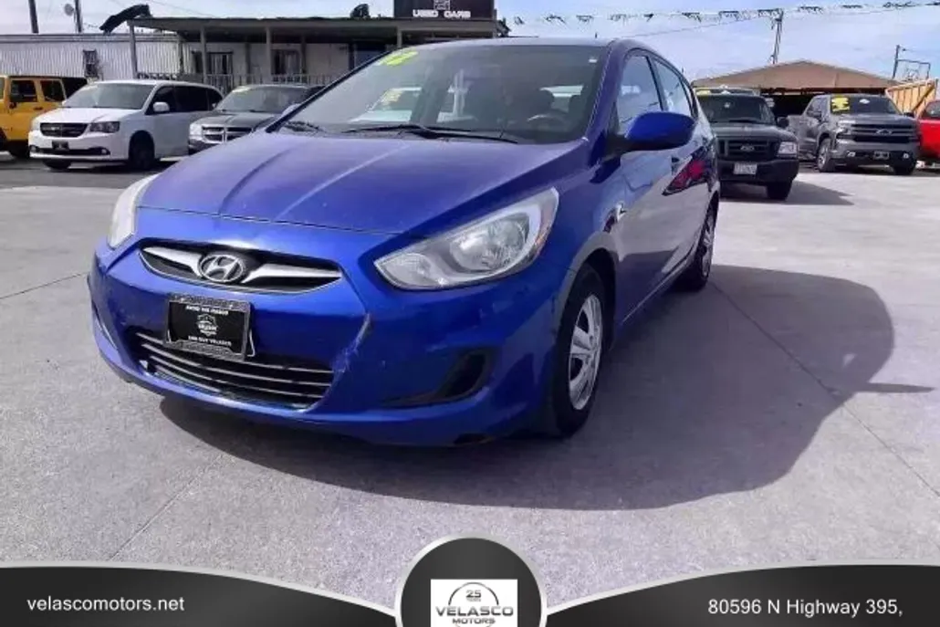 2012 Hyundai Accent GS photo 1