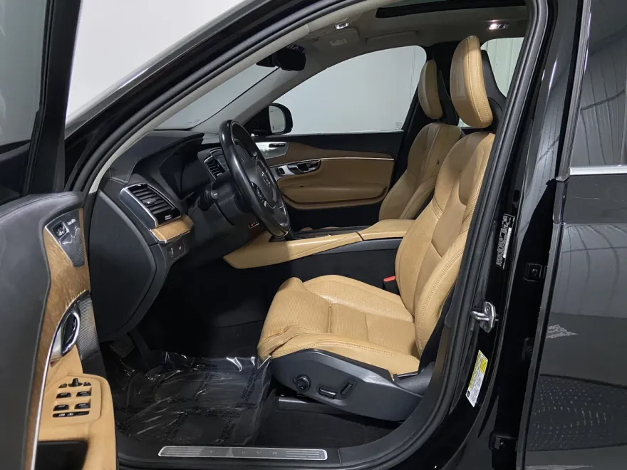 2016 Volvo XC90 T6 Inscription photo 1