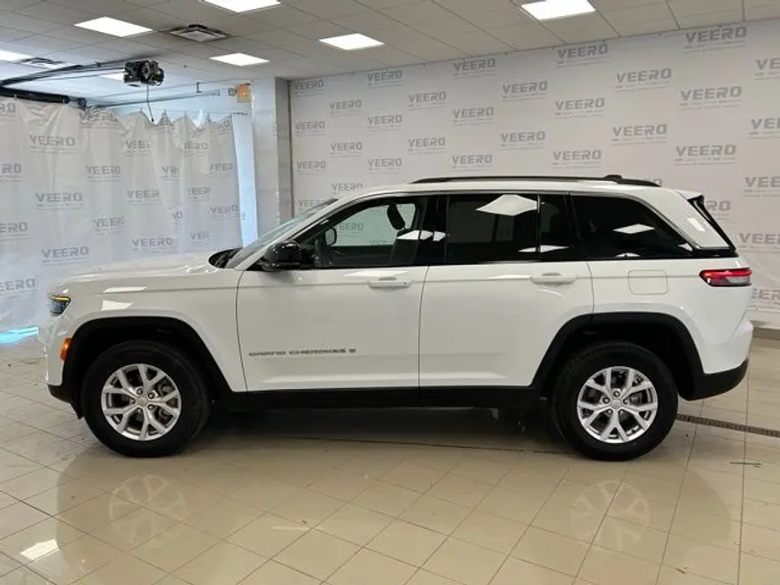2022 Jeep Grand Cherokee Limited photo 1