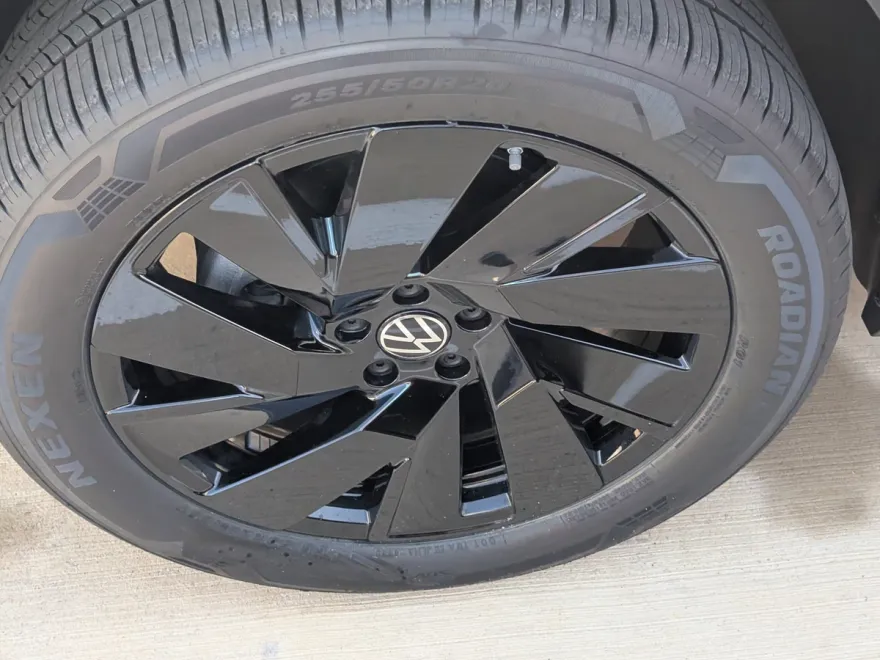 2026 Volkswagen Atlas SE Technology photo 1