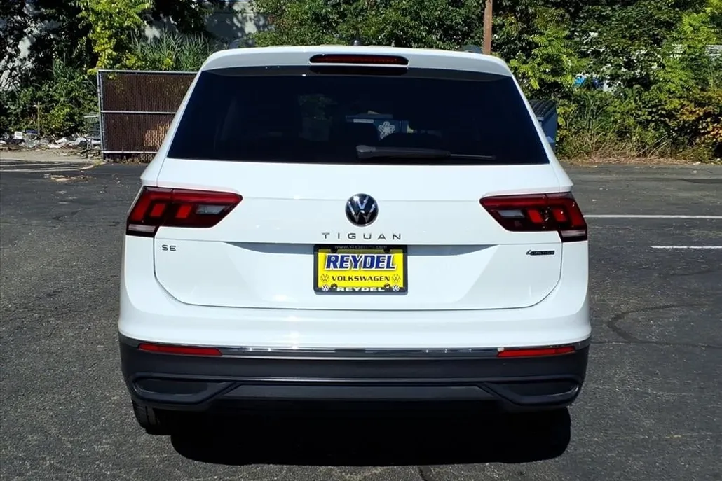 2022 Volkswagen Tiguan SE photo 1