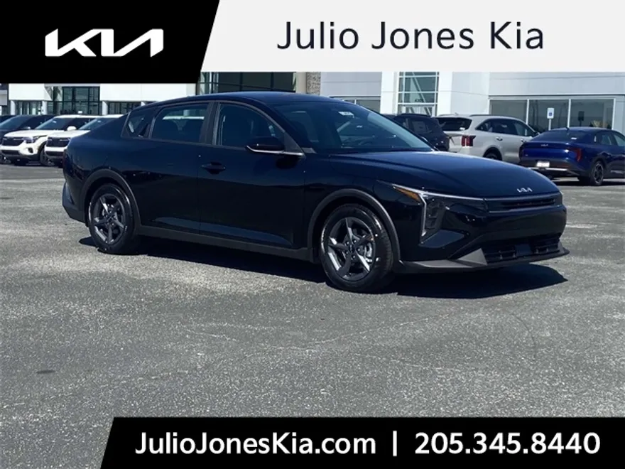 2025 Kia K4 LXS photo 1