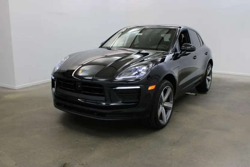 2025 Porsche Macan T photo 1