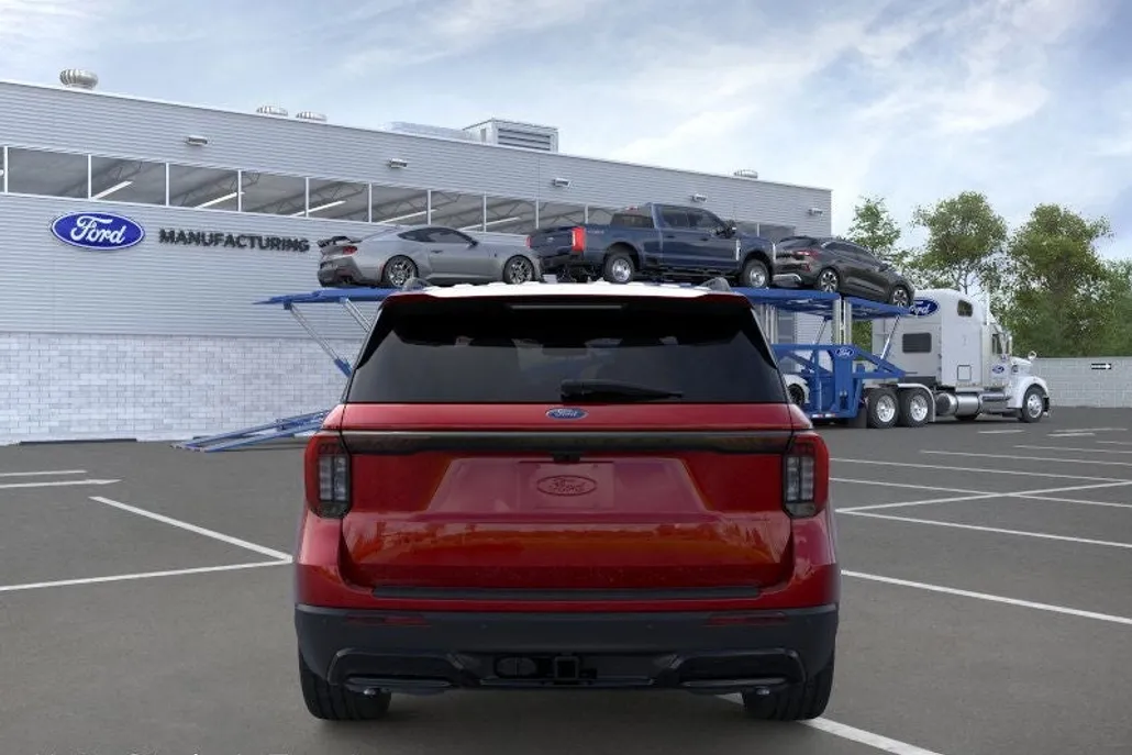 2025 Ford Explorer ST-Line photo 1