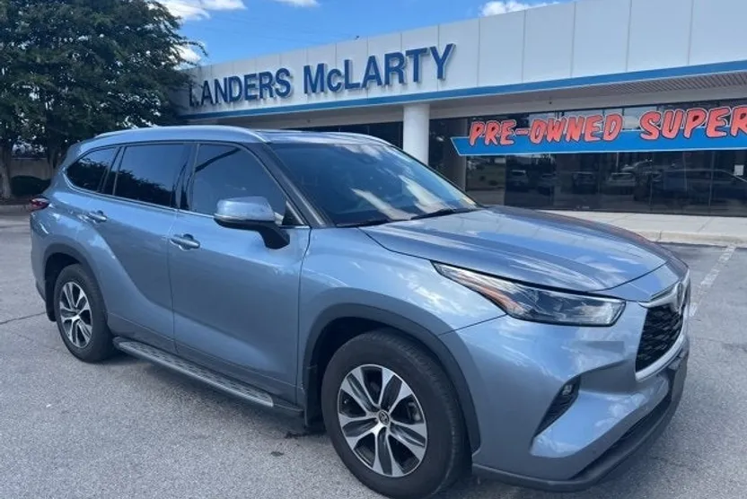 2022 Toyota Highlander XLE photo 1