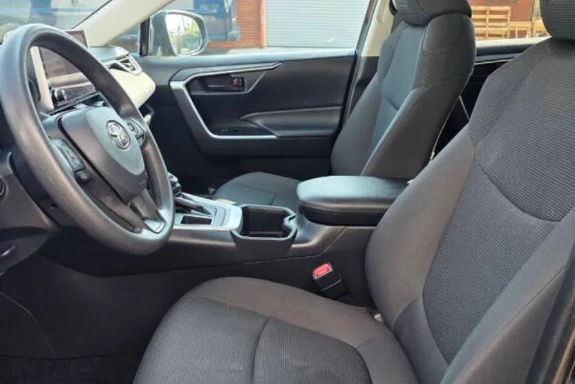 2024 Toyota RAV4 LE photo 1