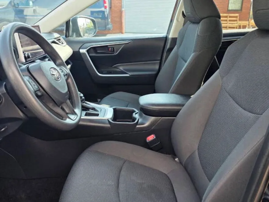 2024 Toyota RAV4 LE photo 1