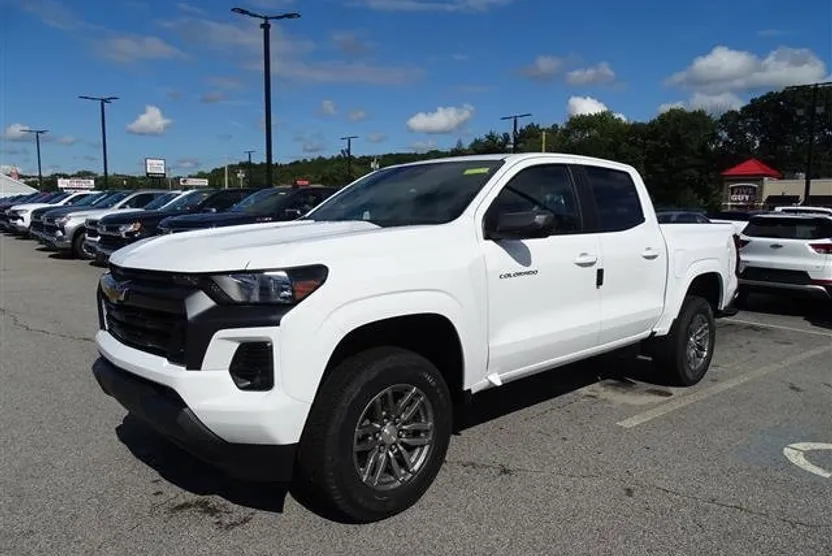 2023 Chevrolet Colorado LT photo 1