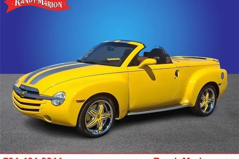 2004 Chevrolet SSR Base photo 1