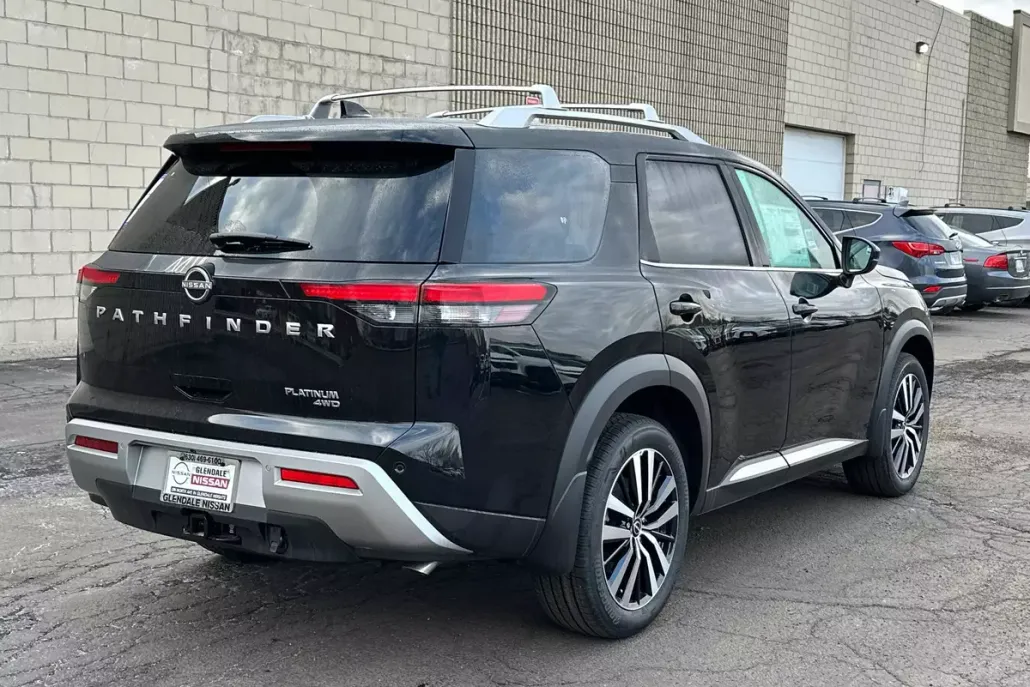 2025 Nissan Pathfinder Platinum photo 1