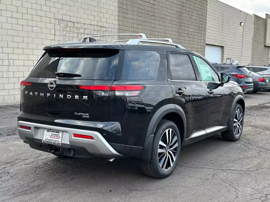 2025 Nissan Pathfinder Platinum photo 1