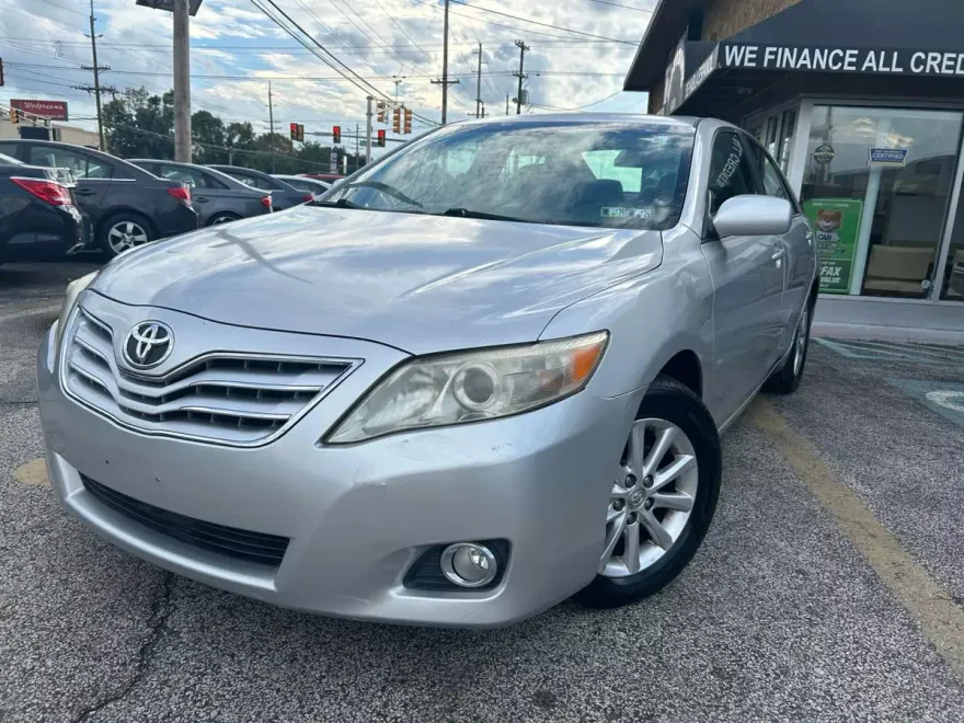 2011 Toyota Camry XLE photo 1