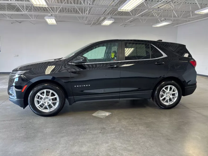 2022 Chevrolet Equinox LT photo 1