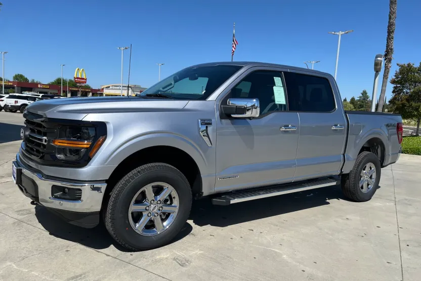 2025 Ford F-150 XLT photo 1