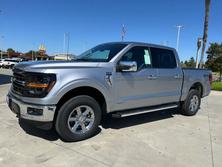 2025 Ford F-150 XLT photo 1