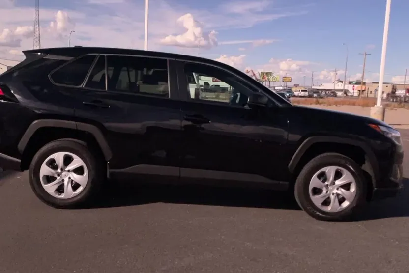 2024 Toyota RAV4 LE photo 1