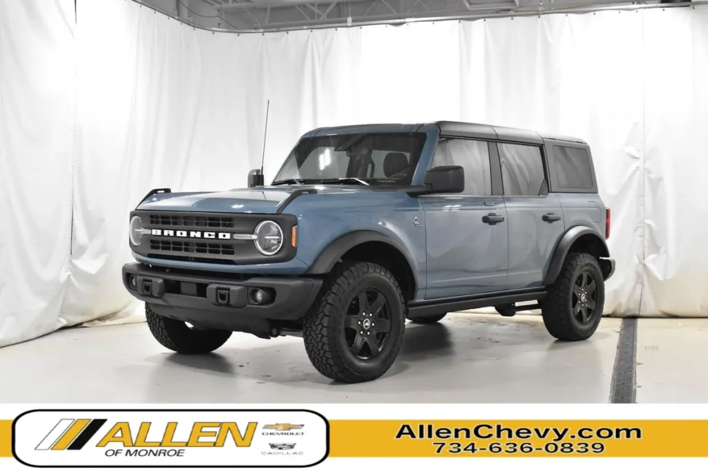 2022 Ford Bronco Black Diamond photo 1