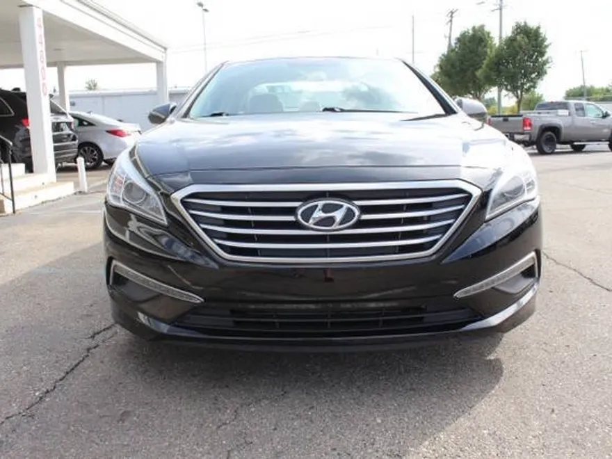 2015 Hyundai Sonata SE photo 1