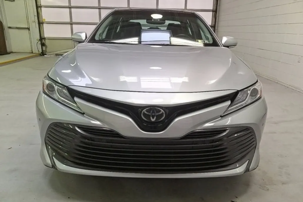 2018 Toyota Camry XLE photo 1