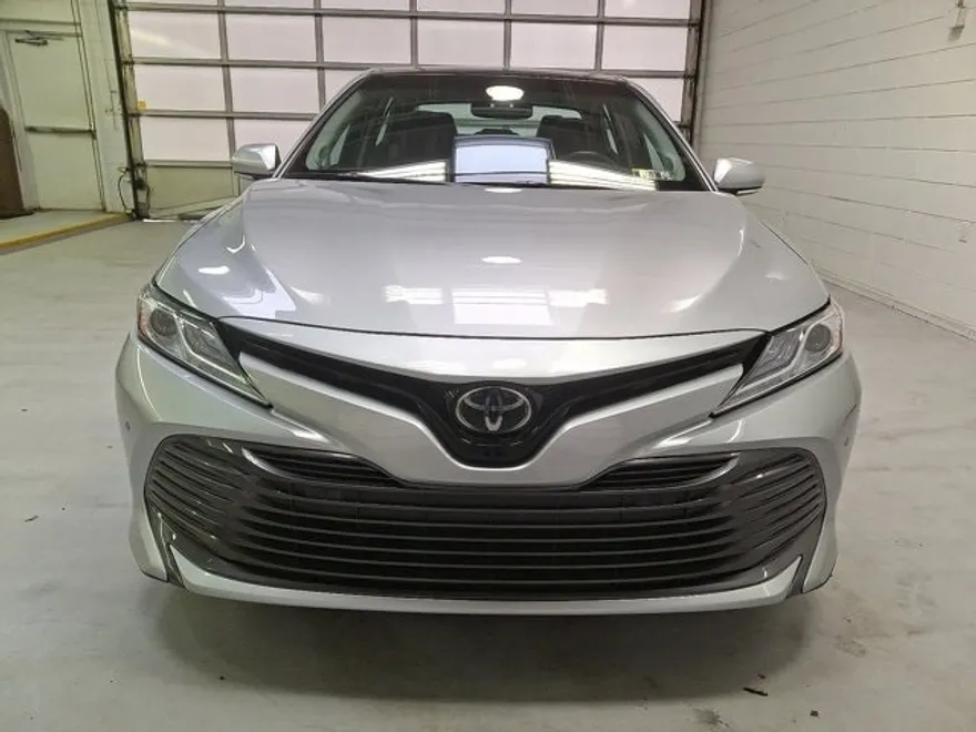 2018 Toyota Camry XLE photo 1