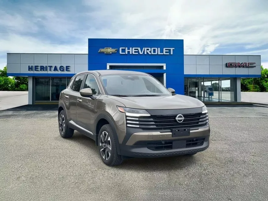 2025 Nissan Kicks SV photo 1