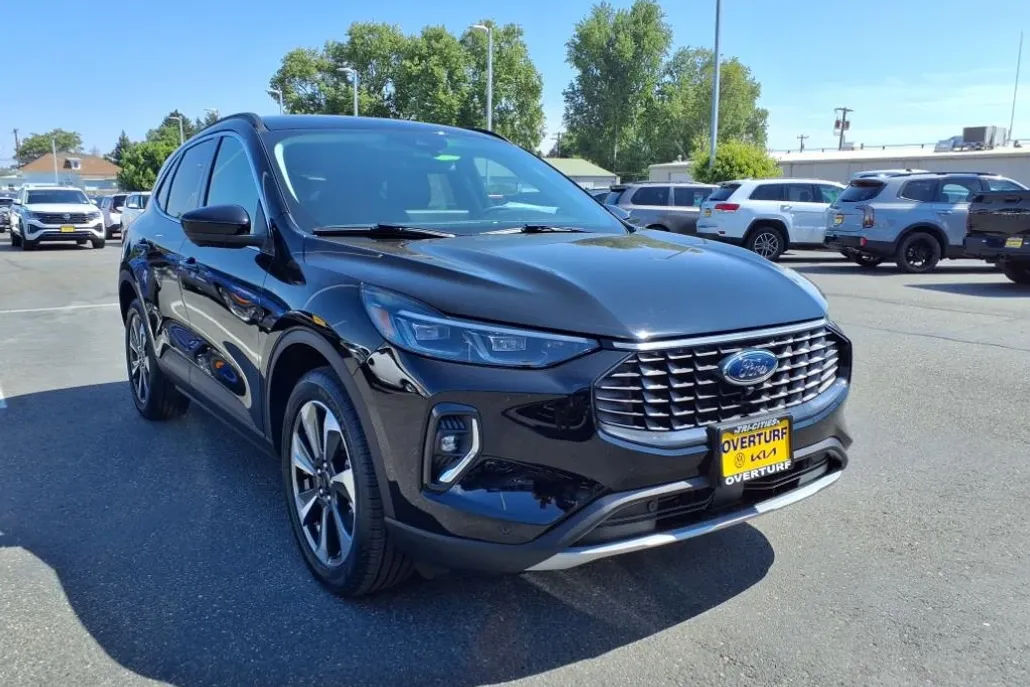 2023 Ford Escape Platinum photo 1