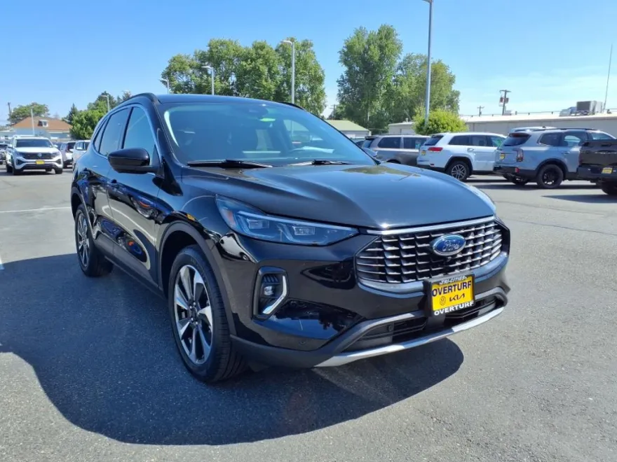 2023 Ford Escape Platinum photo 1