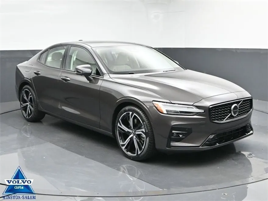 2025 Volvo S60 B5 Plus photo 1