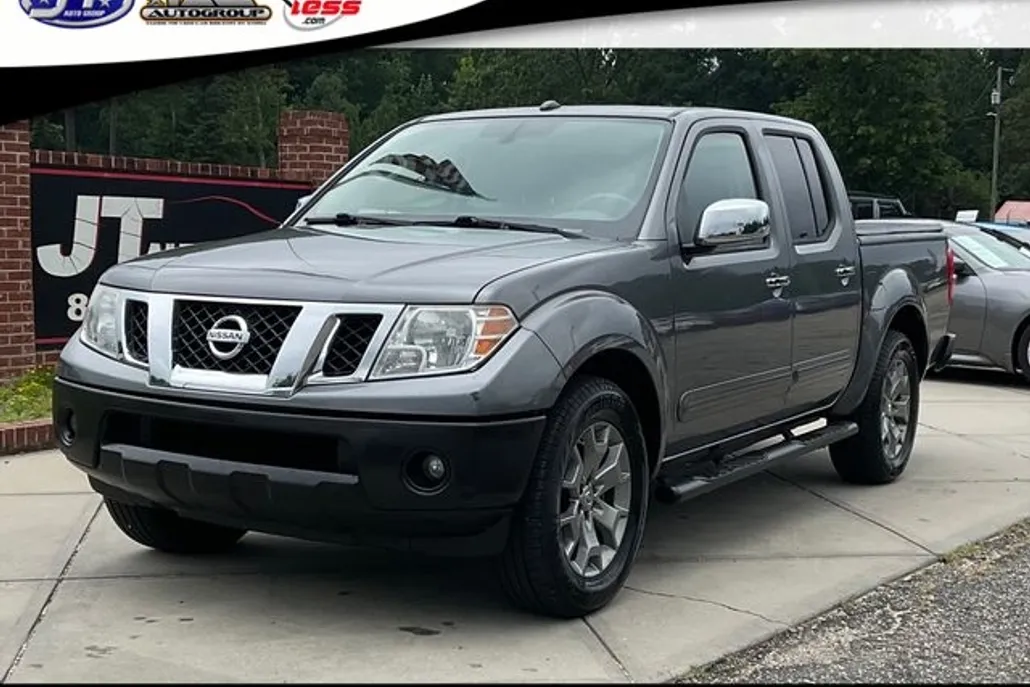 2019 Nissan Frontier SL photo 1