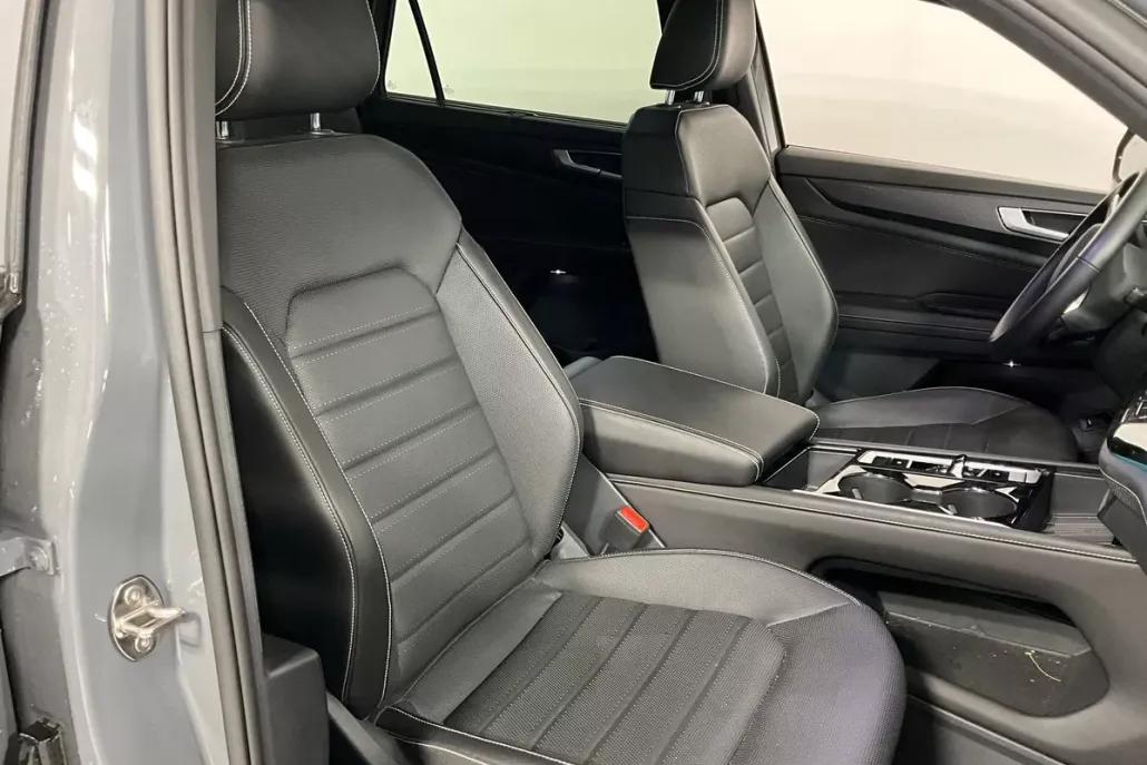 2025 Volkswagen Atlas Cross Sport SEL R-Line photo 1