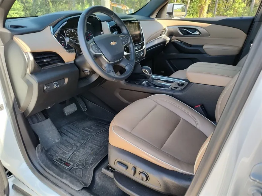 2023 Chevrolet Traverse Premier photo 1