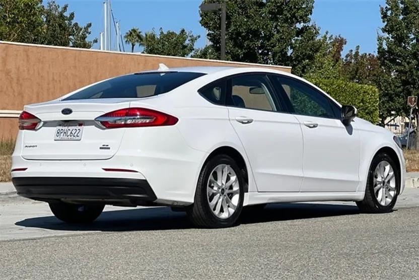 2020 Ford Fusion Hybrid SE photo 1