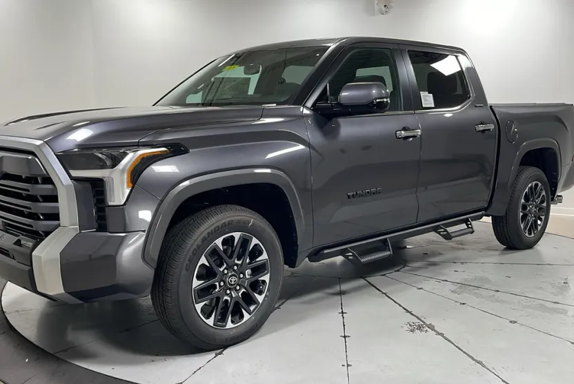 2025 Toyota Tundra Limited CrewMax photo 1