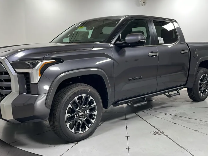 2025 Toyota Tundra Limited CrewMax photo 1