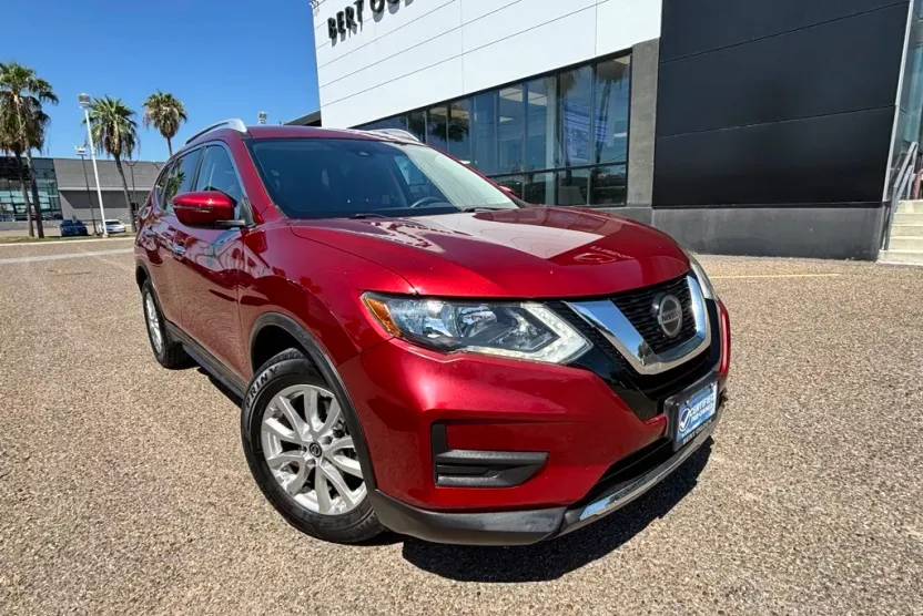 2020 Nissan Rogue SV photo 1