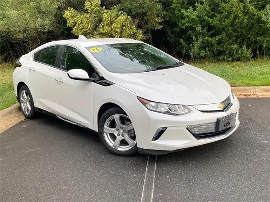 2016 Chevrolet Volt LT photo 1