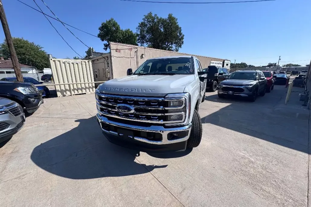 2026 Ford F-250 Lariat photo 1