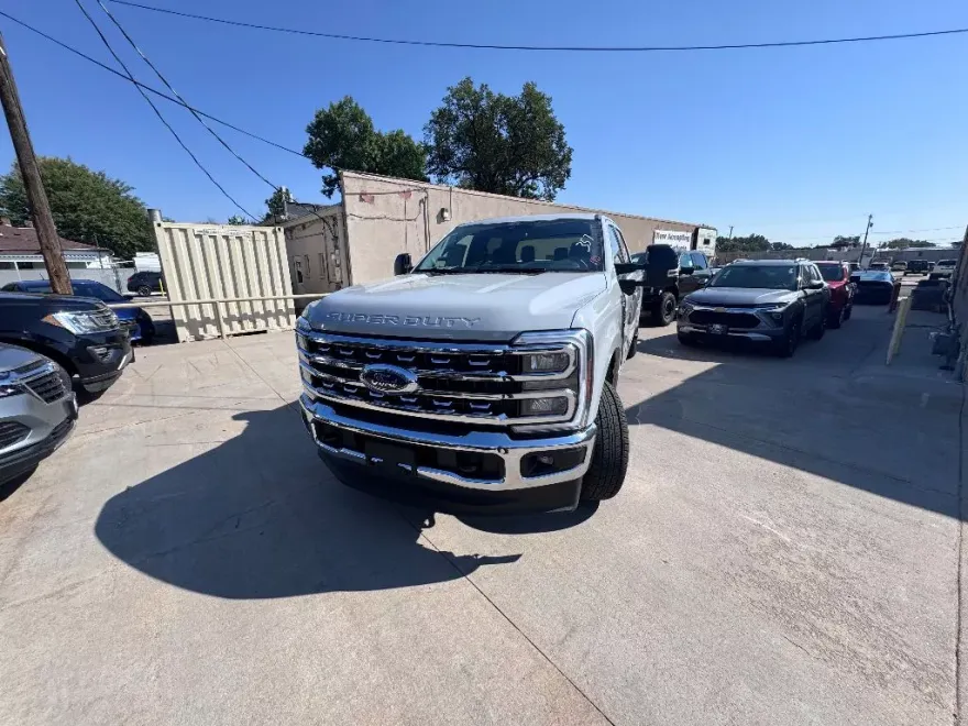 2026 Ford F-250 Lariat photo 1